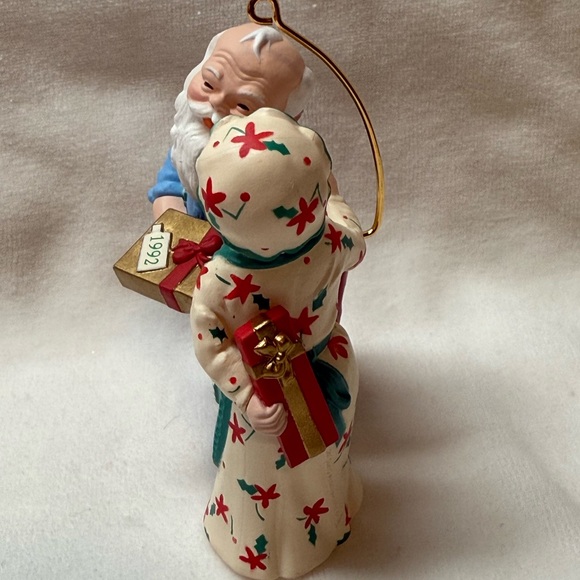 Mr. and Mrs. Claus Hallmark Ornament - Picture 4 of 8